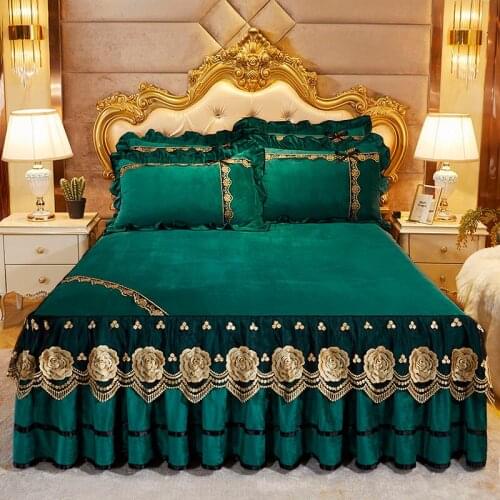 Luxury Bed Spreads Fashion Bed Skirts Queen King Size Home Decoration Bed Crystal Embroidery on Velvet Bed Cover Home Textiles