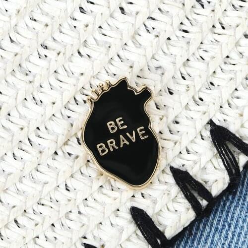 Be Brave Heart Pins Organ Anatomical Heart Enamel Jackets Shirts Lapel Pin Women Men Punk Black Badge Inspiration Jewelry Gifts