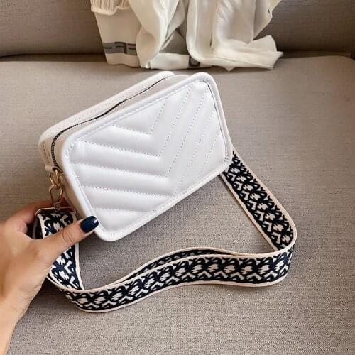 Ladies bag 2021 new fashion embroidery thread messenger bag and one-shoulder small square bag wide band chain multicolorCasual