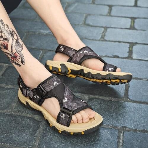 Fashion 2021 Summer Sandals Men Casual Man Outdoor Sandals Breathable Flats Beach Water Shoes Leather Casual Sandals Male