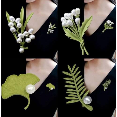 2021 New Elegant Retro Green Plant Leaf Metal Pin Pearl Flowers Brooch For Women Collar Accessories Jewelry Gifts Fresh Brooch
