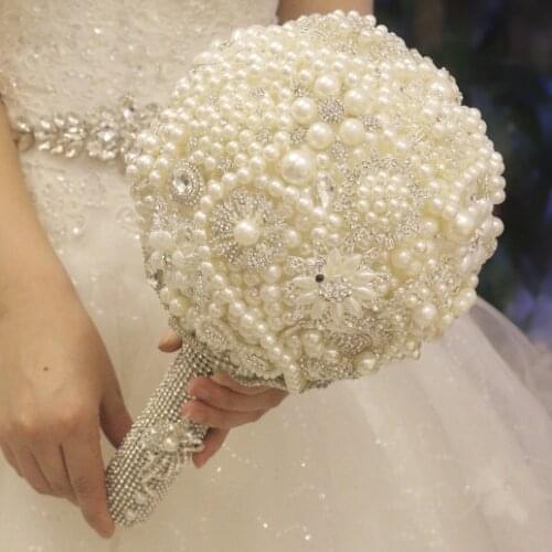 White pearl bridal bouquet custom crystal luxury wedding bouquet handle curd sparkling Bride 's Spherical bouquet