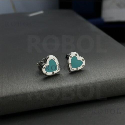 High-end original quality green love gemstone earrings, suitable for beautiful ladies to wear and enhance their temperament