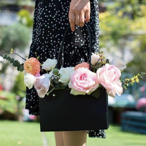 Black Kraft Paper Bag Waterproof Flower Box Handbag Bouquet Florist Gift Bags Valentines Day Rose Gift Box Wedding Party Decor