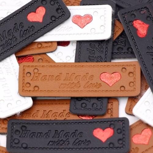 50Pcs 51x15mm Label Handmade With Love Tags Hand Made With Love Sewing Faux PU Leather Labels For Clothes/Scarf/Hats DIY Crafts