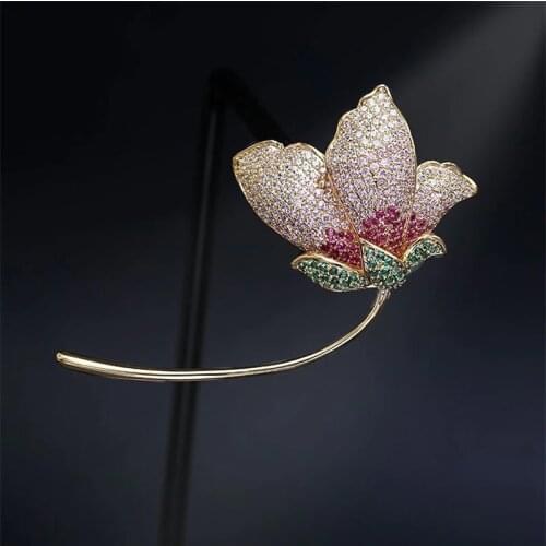 Elegant Sweet Flower Corsage Gold-Plated Jewelry Shining Micro Pave Cubic Zirconia Plant Brooches Pins Bridal Suit Scarf Buckle