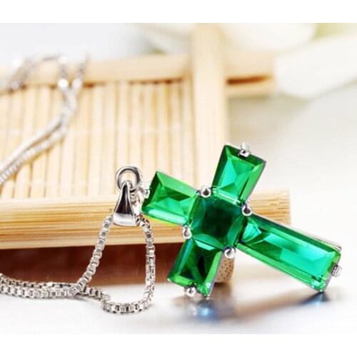 Classic Cross Design Pendant Necklaces Women Necklace Created Emerald Stone Fashion Crucifix Necklace Women Jewelry Gift