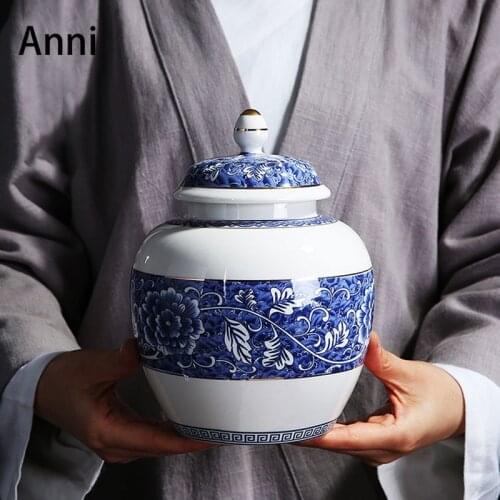 Chinese Vintage Ceramic Tea Container Painted Blue and White Porcelain Ornaments Seal Storage Jar with Lid Teahouse Tea Leaf Box