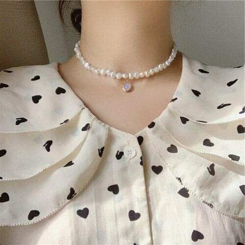 U-Magical Retro Moonstone Natural Freshwater Pearl Necklace Baroque Temperament Pendant for Women Round Chokers Necklace Jewelry