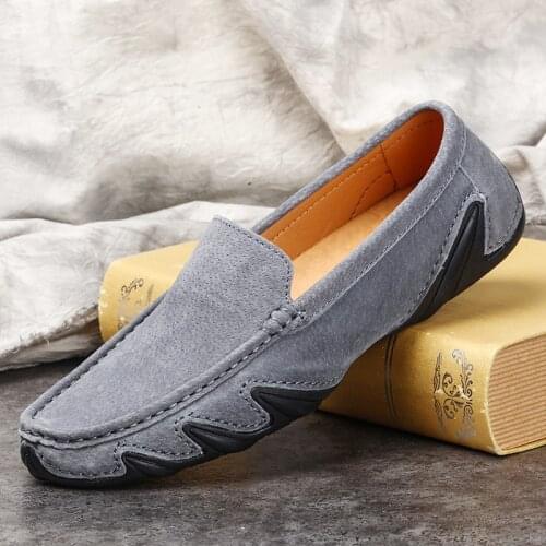 Mens Loafers slip on Comfortable Flat Shoes Men Breathable fashion Soft cow suede Leather Driving Shoes Moccasins Sneakers