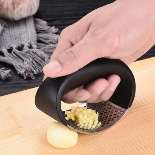 1pcs Stainless Steel Garlic Press Manual Garlic Mincer Chopping Garlic Tools Curve Fruit Vegetable Tools Kitchen Gadgets U2