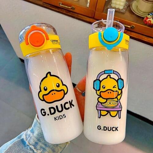 Water bottle cute yellow duck plastic water cup sports childrens straws creative personality portable summer baby learn to drin