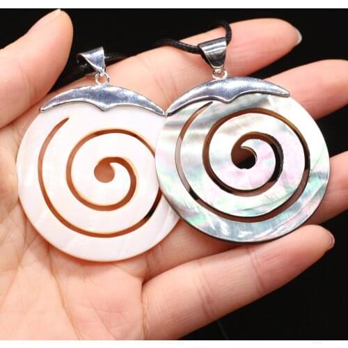 Fashion High Quality Natural Round Shell Pendant Necklace Circle Pearl Shell Leather Rope Necklace Ladies Ladies Jewelry Gifts