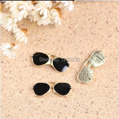 2015 New arrived alloy drop oil metal gold tone plated sun glasses shape necklace charms pendant 50pcs diy bag/key chain making