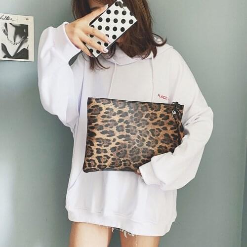 Luxury Designer Trendy handbags 2020 New Fashion Leopard Print Ladies Clutch Multicolor Retro Flat Bag Large Capacity Clutch