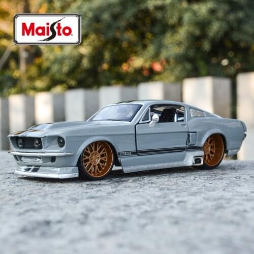 Maisto 1:24 1967 Ford Mustang GT Sports Car Static Die Cast Vehicles Collectible Model Car Toys