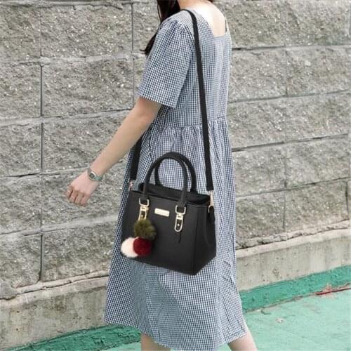 Fashion High Quality Women Handbag Large Capacity PU Leather Ladies Shoulder Bag Messenger Bag with Hairball Travel Bag Purses