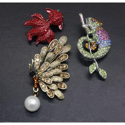 2021 New Brooch Oil Dripping Butterfly Simulation Insect New Year Red Goldfish Chameleon Modeling High End Lady Accessories