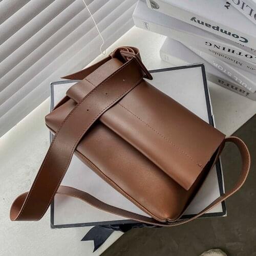 Design Fashion Bag Female 2021 New Fashion Ins Messenger Bag High-quality Square Bag Wide Shoulder Strap Bag Width: 24cm