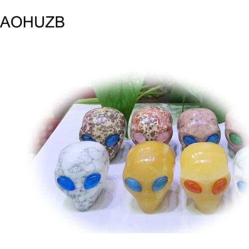 Natural Crystals Quartz High Quality Howlite Jade Alien Skulls Carving Energy Reiki Healing Room Home Office Decoration Gemstone