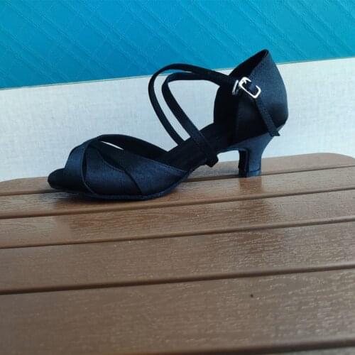 Practice Women Salsa Ballroom shoes Ladies Latin Dance Shoes Black Satin Low Heeled Latin Salsa Ballroom Dancing Shoes for Girls