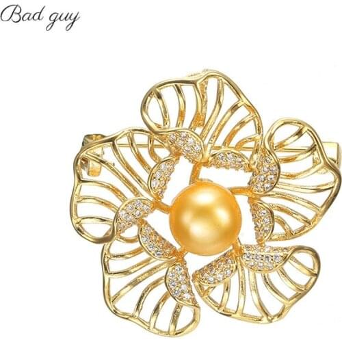 Hollow Rose Zicon Brooch Pin for Women Elegant Flower Brooch Clothes Scarf Buckle Garment Accessories Fashion Jewelry Pearl Pin