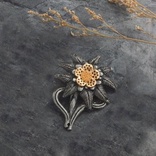 Fashion Women Men Edelweiss Flower Brooch Pin Badge Costume Accessory