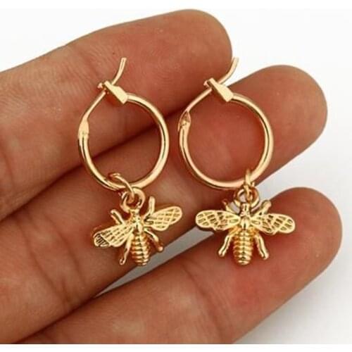 The New Creative Simple Bee Insect Earring， Fashion Personality Gift, Woman Four Seasons Charm Jewelry Wholesale