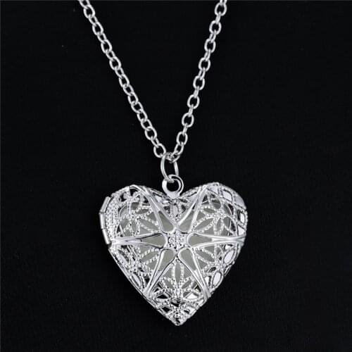 1 Pc Heart Shaped Friend Photo Picture Frame Locket Pendant for Necklace Romantic Luminous at night Fashion Jewelry
