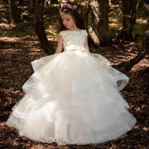 Elegant Flower Girl Dresses Champagne Lace Appliqué Sleeveless Cascading Kids Pageant Gowns For Weddings First Communion Dresses