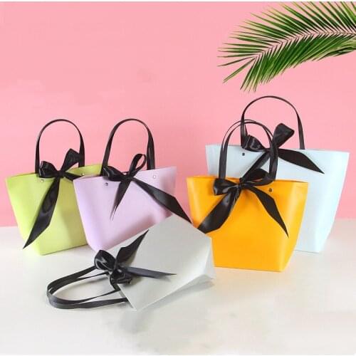 2021 New Arrival Large Size Gold Present Box For Pajamas Clothes Books Packaging Paper Gift Bags With Handles Paper Box Bags Dec