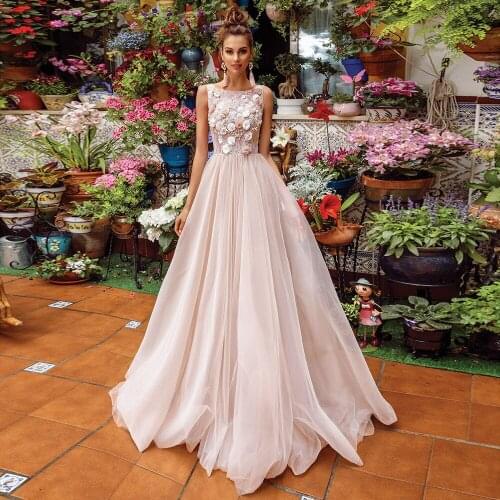 Morden Plus Size Sheer Jewel Neck Wedding Dresses Appliques Lace Bridal Gowns Sleeveless Summer Garden Wedding Dress Sheer Back