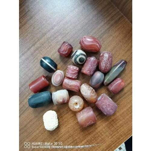 Weathered ancient jade and old agate dzi dzi pattern unique bijoux de luxeWeathered ancient jade old agate dzi dzi pattern uniqu