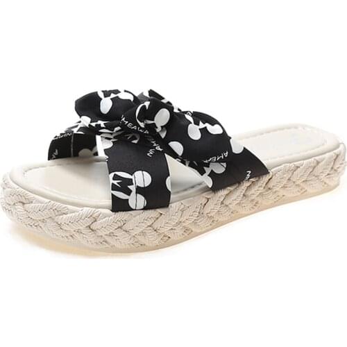 2021 New Ladies Slippers Fashion All-match Thick-soled Outer Wear Sandals Cartoon Pattern Waterproof Cute Girl House Slippers