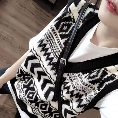 Sweater Vest Women Knitted V-neck Solid Casual Korean Style Teens Chic Fashion Autumn Winter Cashmere Sleeveless Sweaters Tops
