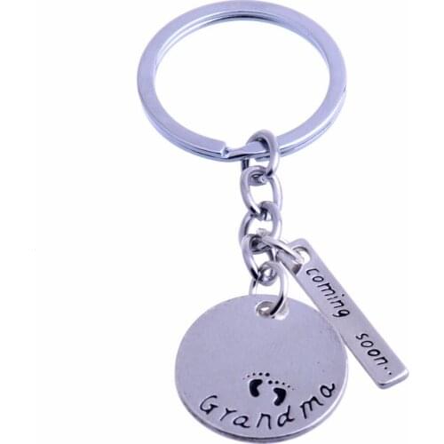 Bespmosp 12PC/Lot Wholesale Engraved"Grandma Coming Soon" Footprint Charm Pendant Keychain Keyring Keyfob Gift Women Family Hot