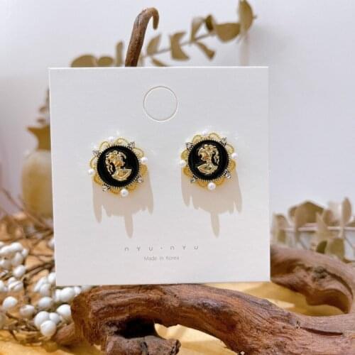 2021 New Arrival Round Metal Women Classic Stud Earrings Retro Oil Dripping Sweet Beauty Earrings Lady Style Elegant Jewelry