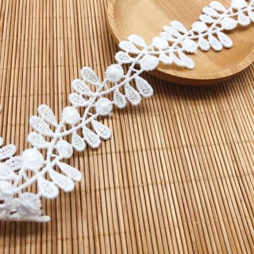 1Yards Guipure Flowers Embroidery Laces Leaf 2.7cm Lace Ribbon Fabrics Lace Fabric Laces For Evening Dresses Sewing dentelle QE2