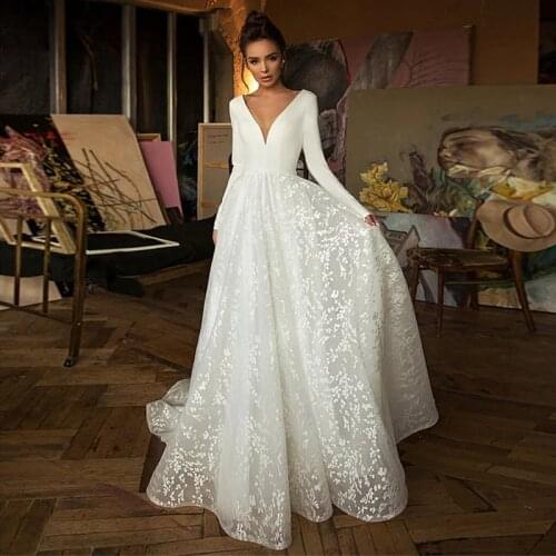 The Bridal Wedding Dress Can Be Customized Deep V Backless Retro Long-Sleeved Lace Satin Wedding Dress Trailing