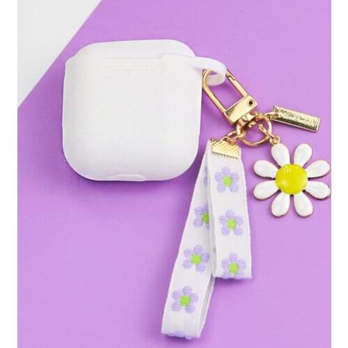 Trend Japan Korean Daisy Ribbon Keychain Simple Alloy White Flower Keyring Cellphone Pendant Girl Birthday Gift Fashion KeyChain