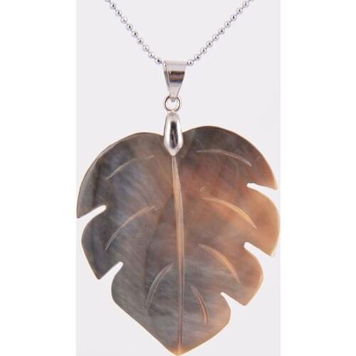Natural Mother of Pearl White Shell Leaf Shape Unique Color Necklaces Pendant for Women Fashion Jewelry Flat Back D537