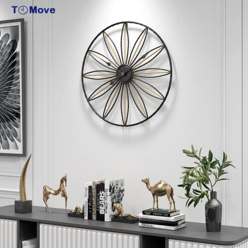 Large Iron Wall Clock Moern Design Quartz Mute Wall Clock Battery Operated Living Room Decoration Wrought Hollow Hanging Watch