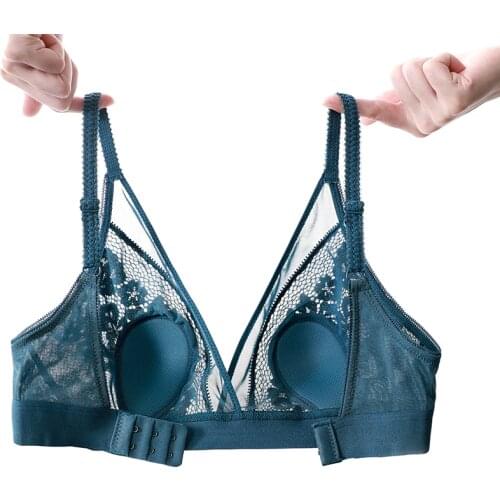 Sexy Bra With Padded Soft One-Piece Thin Cup wire Free Embroidery Lace V-neck large bras Bralette lingerie women 90C