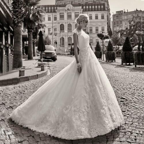 A line Bateau Cap Sleeves Appliques White Bride Dresses vestido de noiva de renda 2016 Custom Lace Vintage Wedding Dress