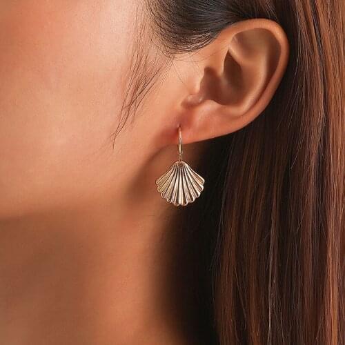 Simple Vintage Style Alloy Scallop Shell Earrings Women Chic Geometric Stud Earrings Ladies Fashion Ear Jewelry Brincos YN1842