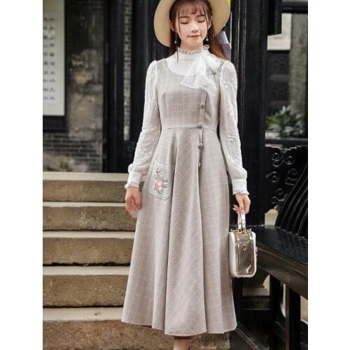 High Quality 2019 Spring New Arrival Retro Stand Collar Bowknot Fake Two Pieces Flower Embroidery Woman Long Dress