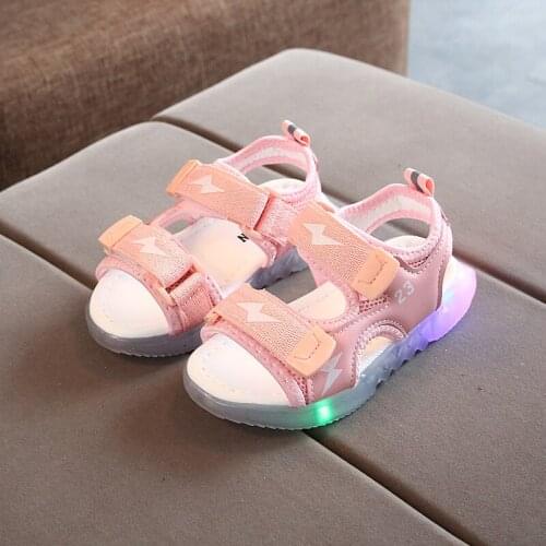 Summer Girls Beach Shoes Childrens Shoes LED Bright Light Boys Sandals Korean Version Hollow Breathable Childrens Shoes