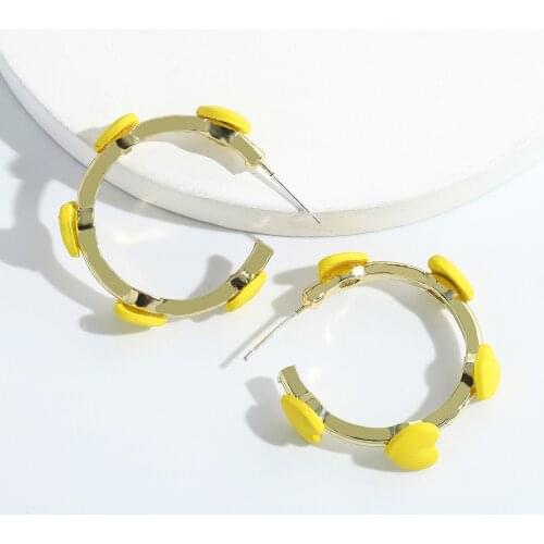 Dvacaman Fashion Colorful Heart-Shaped Geometric Circle Hoop Earrings for Women Retro Gold Color Metal C-Shaped Earrings Jewelry