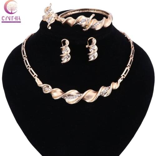 Hot Sale Dubai Jewelry Set Fashion Gold Color Big Nigerian Wedding African Beads Jewelry Set Costume Design Necklace Earring Set