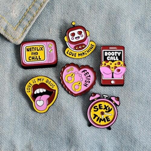 Pink Yellow Enamel Pins TV Robot Clock Lips Butt Heart Custom Brooches Pin Jeans Shirt Fashion Badge for Bag Lapel Jewelry Gift